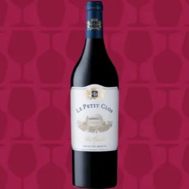 O novo Le Petit Clos de Lapostolle conquistou excelentes notas já em sua estreia: recebeu 91 pontos de Robert Parker e 93 pontos de James Suckling logo em sua primeira safra. Segundo vinho do aclamado Clos Apalta, eleito o melhor vinho do mundo pela Wine Spectator, é elaborado nos moldes dos grandes châteaux de Bordeaux. Mas pode ser bebido mais jovem que o grandioso Clos Apalta. Um grande achado do Chile.