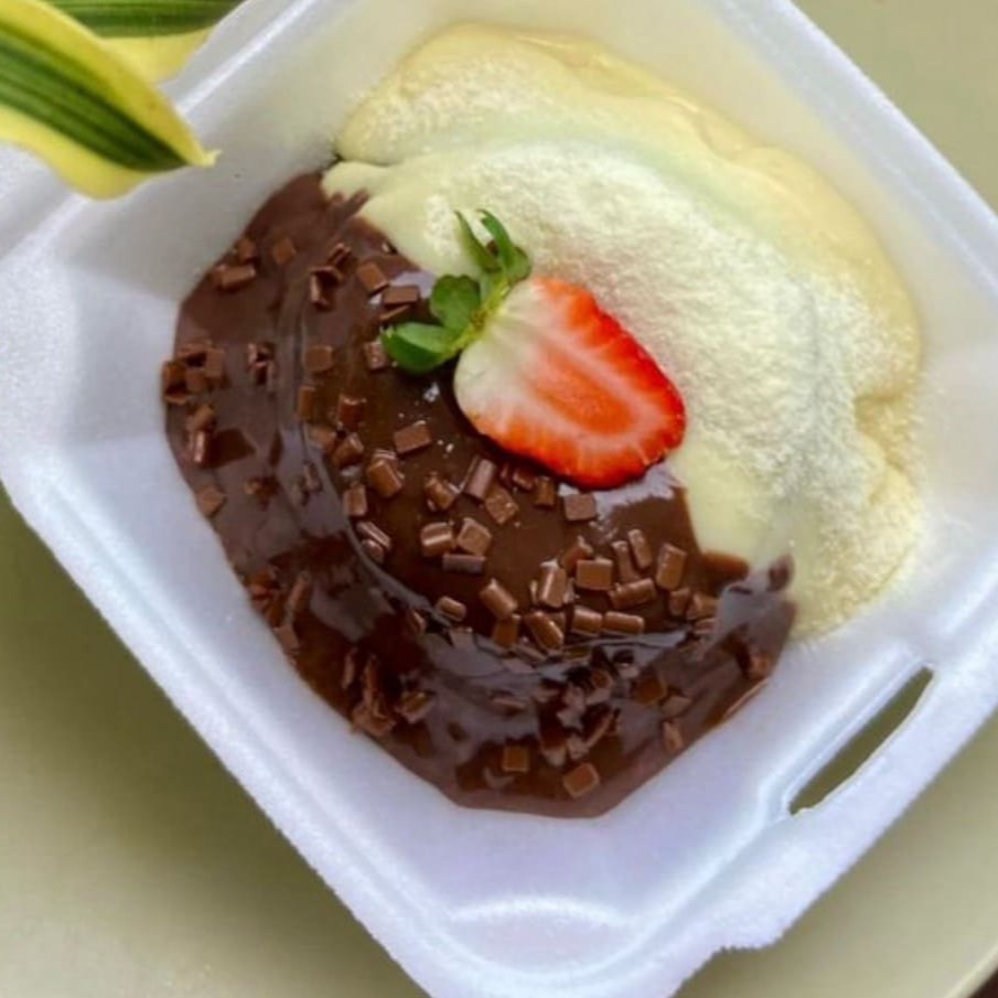 Massa: Metade chocolate e metade baunilha.            Recheio: Metade chocolate e metade leite Ninho          Peso: 200g a 300g