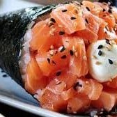 Cubos de salmão, arroz, cream cheese e cebolinha - 1 unidade    ----------tags------------- Sushi/japa/culinária japonesa/sushi em casa / promoções/makimonos/Philadelphia/filadélfia/hot filadélfia/ hot Philadelphia/sunomono/entre grátis/combinados/Carpaccio/cevite/sashimi de salmão/sushi por 1 real / promoção de hot/temaki/yakissoba