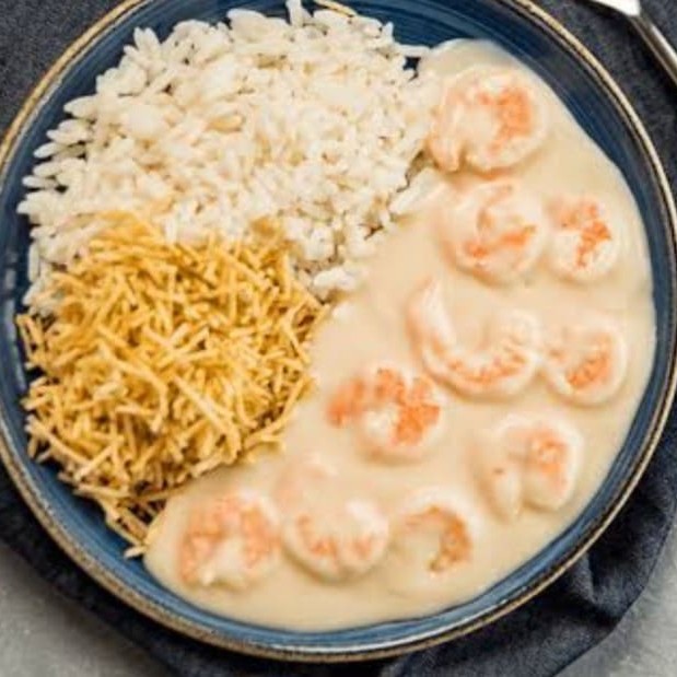 Delicioso Camarão  salteado  no azeite com um Molho Branco cremoso inesquecível   Com arroz Branquinho  , salada verde e um complemento  a sua escolha    Pra uma experiência incrível   Arroz , camarão  com Molho Branco  Cremoso ,complemento  + salada verde