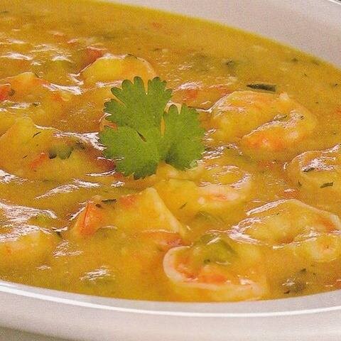 Descubra o encanto do nosso Bobó de Camarão, uma saborosa e requintada combinação de creme de aipim, batido de forma primorosa com leite de coco, e generosos pedaços de camarão. Esta porção, pronta para o consumo, é acondicionada em uma conveniente embalagem que pode ser levada diretamente ao micro-ondas. Apresentada em um generoso pote de 500ml, essa iguaria é a escolha perfeita para uma refeição deliciosa e prática. Desfrute do melhor da categoria 'Caldos Prontos' com nosso Bobó de Camarão!