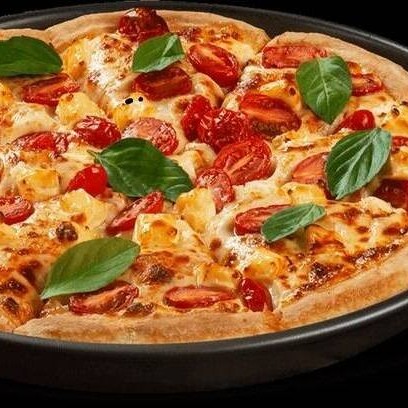 Molho de tomate, muçarela, tomate,manjericão e orégano.