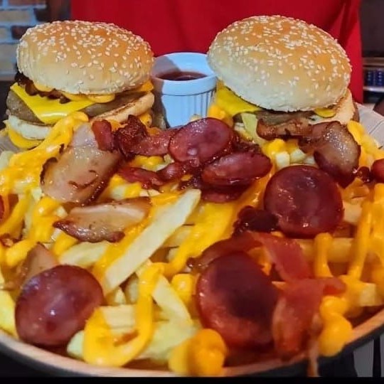 Combo pra 2 pessoas batata com cheddar e calabresa 2 x tudo e 2 guaravita