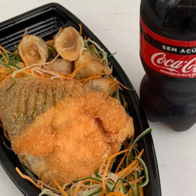 1 temaki Philadelphia salmão  empanado, 1 Harumaki doce de leite e 1 coca pet.