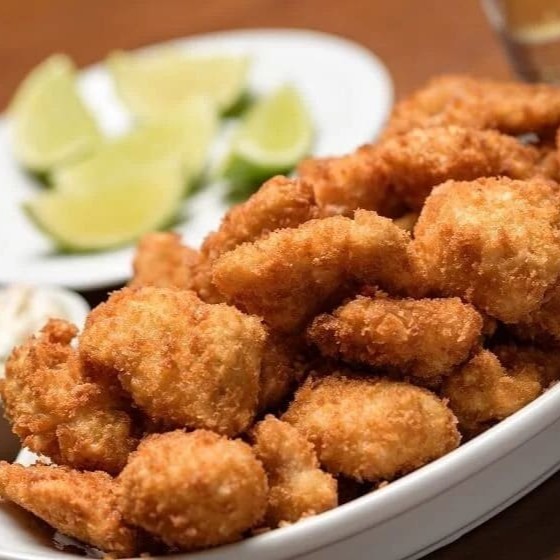 500g de filé de peixe (panga) sem espinha empanado na farinha panko tem como acompanhamento um delicioso molho tartáro!