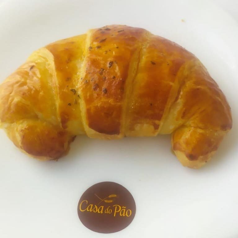 Escolha entre os sabores: queijo e presunto; queijo minas; frango e Peito de Peru com Queijo!