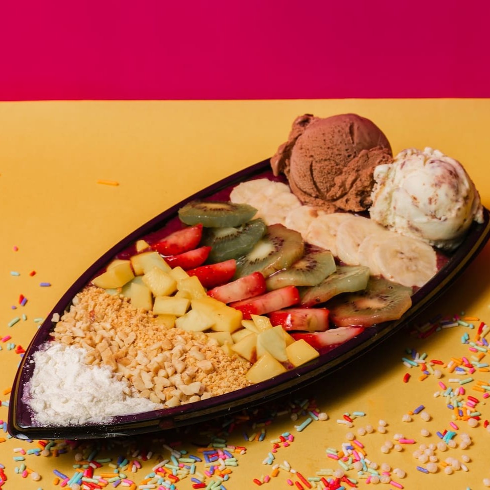 Peça e monte sua barca média em casa mesmo, todos os itens irão separados, com 1 litro de açaí e todos os itens selecionados por você.