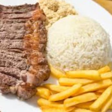 Bife de contra Filé grelhado.  Refeição composta por arroz branco, feijão preto, farofa da casa mais uma guarnição a escolher.