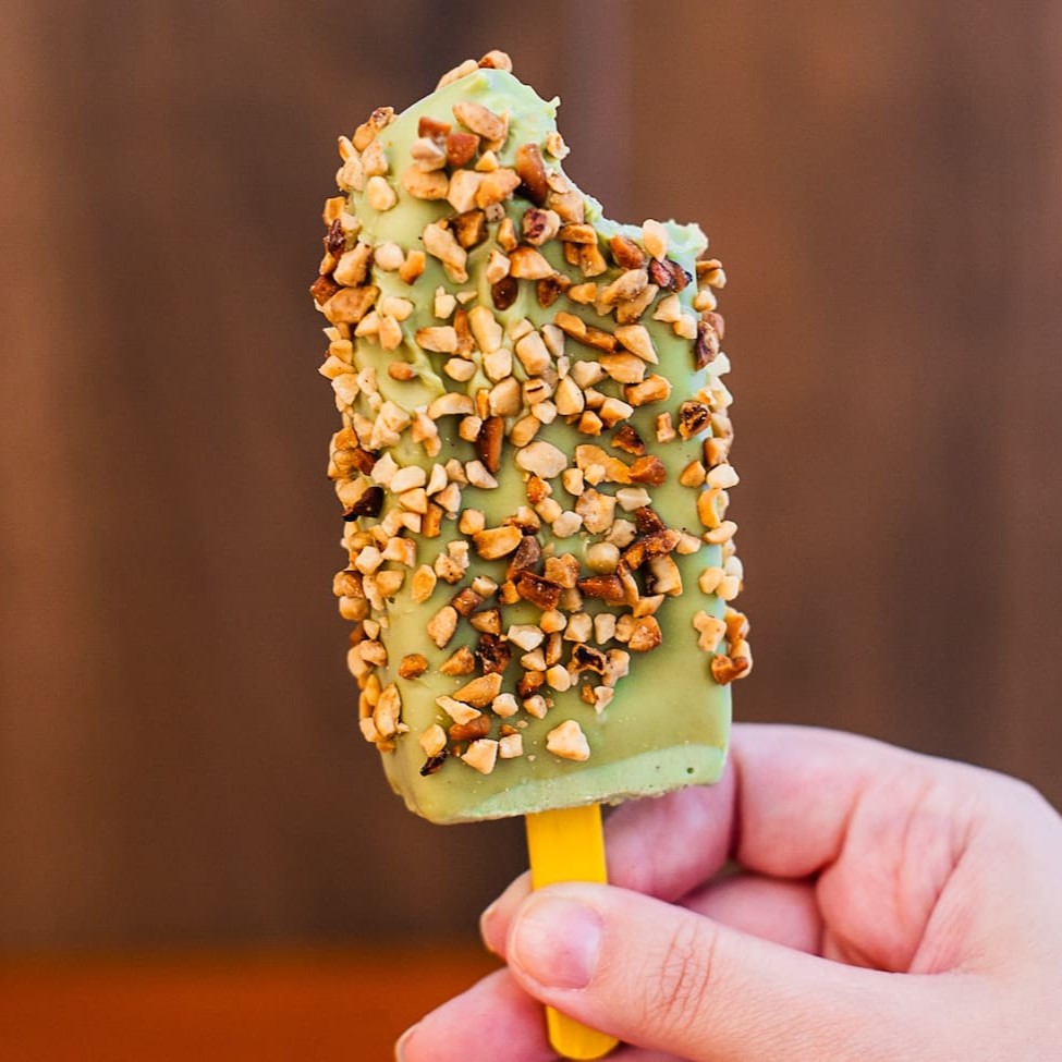 3 picolés de pistache, e como cortesia da casa leve creme de pistache e castanhas. Um experiência de se apaixonar!