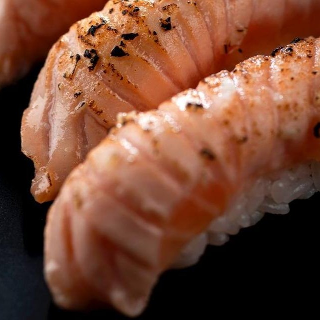 6  unidades, de um deliciosos e explosivo sushi,temperado com temperinho especial da casa e flor de sal