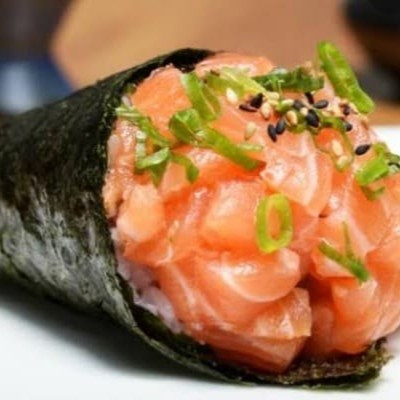 Alga arroz salmom cebolinha