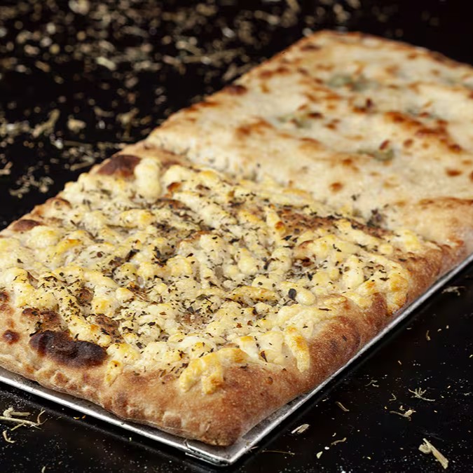 Um novo Fornerito para você! Uma deliciosa combinação de 2 sabores em um só produto. O novo fornerito oferece a possibilidade de você pedir seus sabores salgado e doce juntos!
*Sugestão de consumo individual.