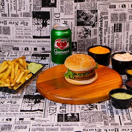 Hambúrguer + Batata pequena + refri lata 350ml  Pão,2 carne e salada