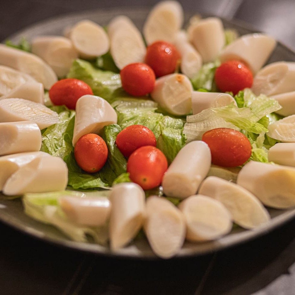 Salada fresca feita com palmito nobre de aspecto macio e saudável