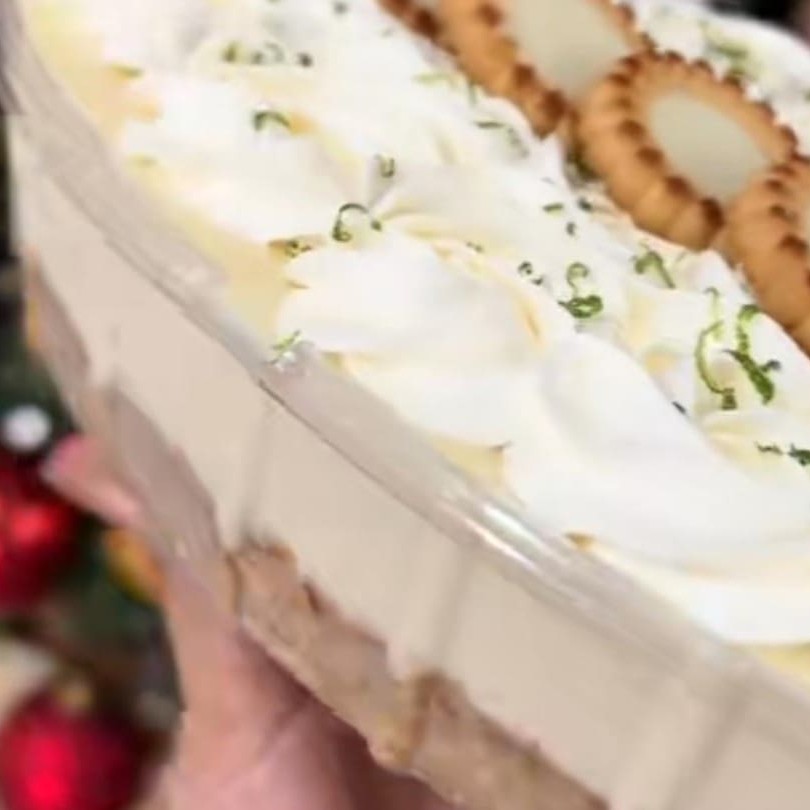 Farelo de biscoito mousse de limão com chatyninho e raspa de limão com biscoito de tortilha de limão