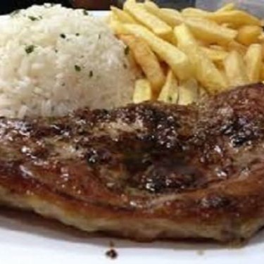 Suculento contra file grelhado acompanhado de arroz, feijáo farofa+um acompanhamento a sua escolha(feijãoe farofa vai separado) escolha seu acompanhamento