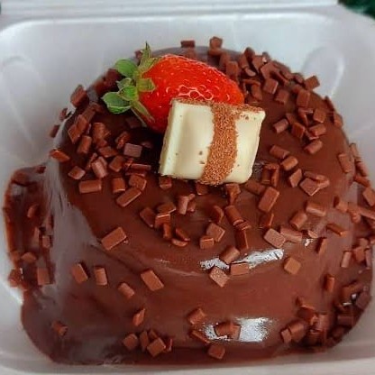 Massa: Chocolate Recheio: Chocolate Peso: aproximadamente de 500g a 800g