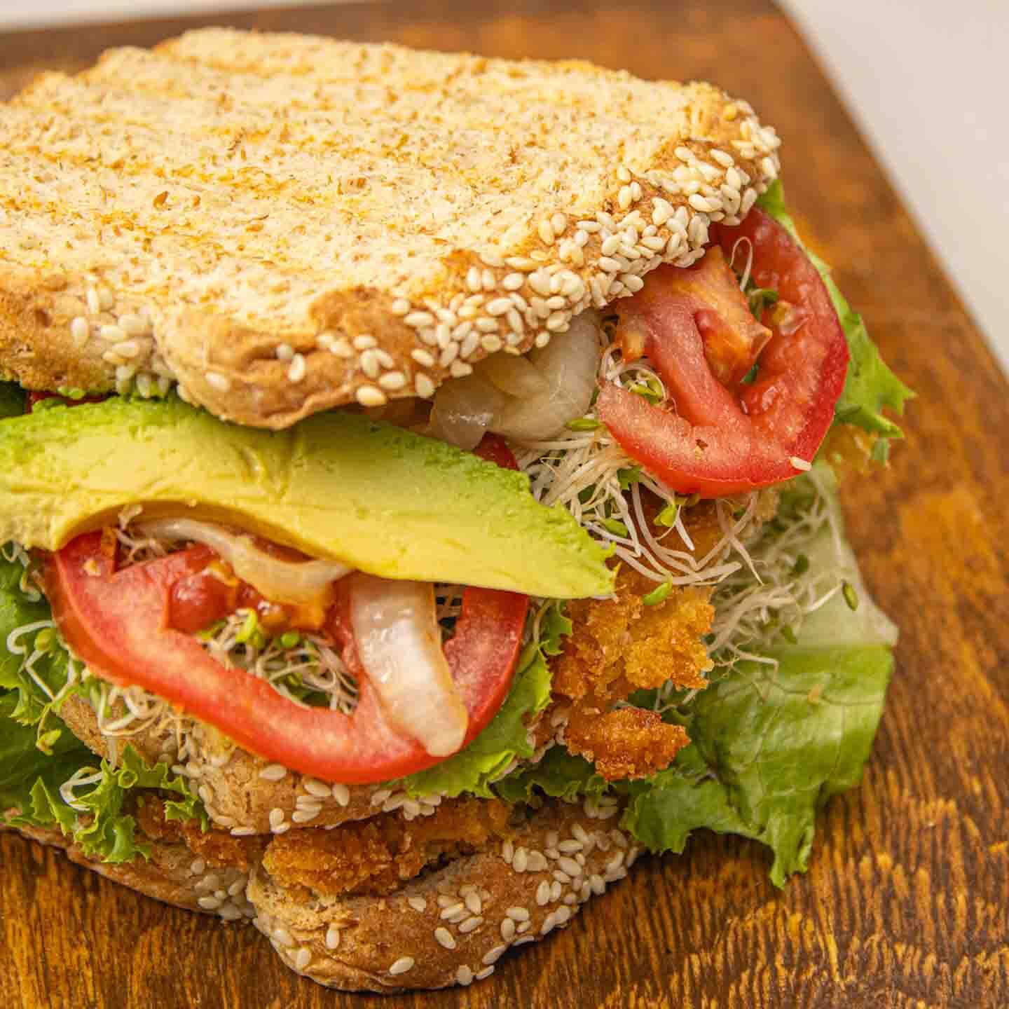 Ensalada + Club Sandwich Pollo Cruji
