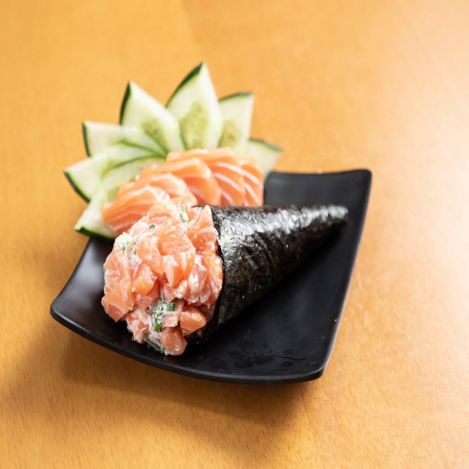 1 temaki 160g + 5 sashimis + 1 bebida
