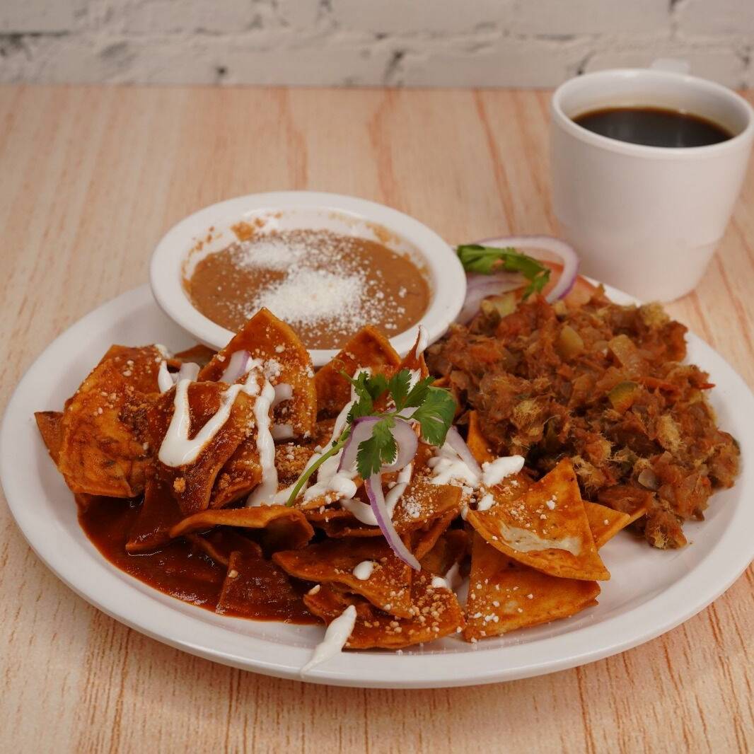 Chilaquiles Acompañados