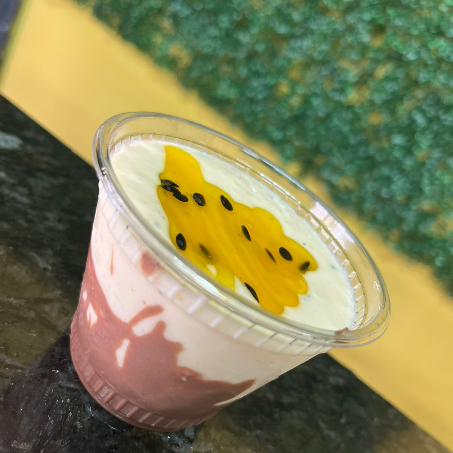 Mousse maracuja com chocolate
