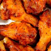 Porção de 250g de uma deliciosa batata frita temperada com Lemon Pepper! ACOMPANHA: MOLHO DE BARBECUE DE GOIABA