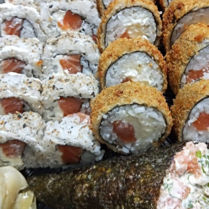 10 uramaki de salmão , 10 carioca de salmão e um temaki de salmão