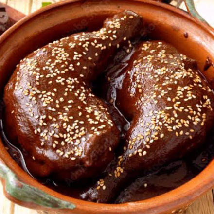 1 Litro de Mole Poblano.