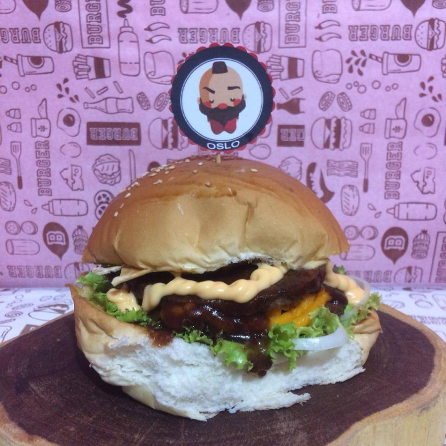 Pão,2 carnes industrializada,cheddar,ovo,alface,tomate,cebola e molhos opcinal