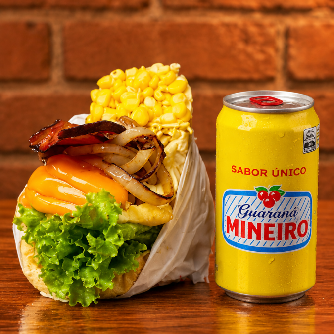 1 X-Tudo de Carne (pão, carne, bacon, ovo, salsicha, queijo, presunto, abacaxi, salada, milho e batata), acompanhado de 1 guaraná 269ml grátis. Uma combinação caprichada com bebida de brinde!