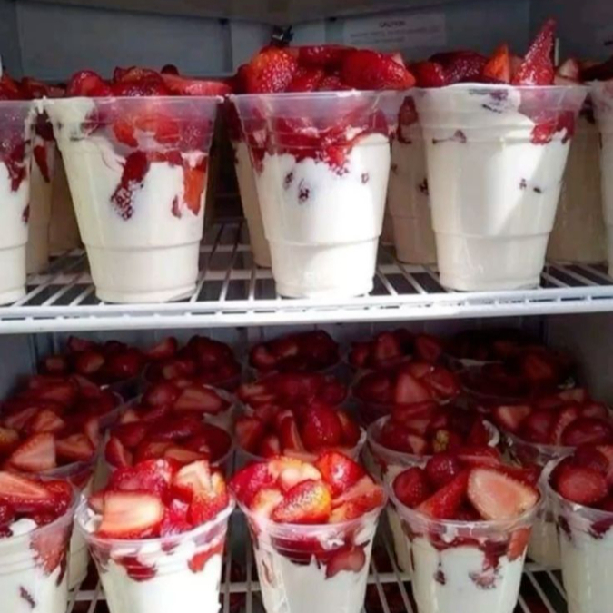 Fresas con Crema Vaso Mediano 12 Oz