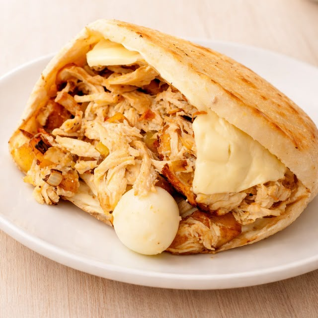 arepa de pollo