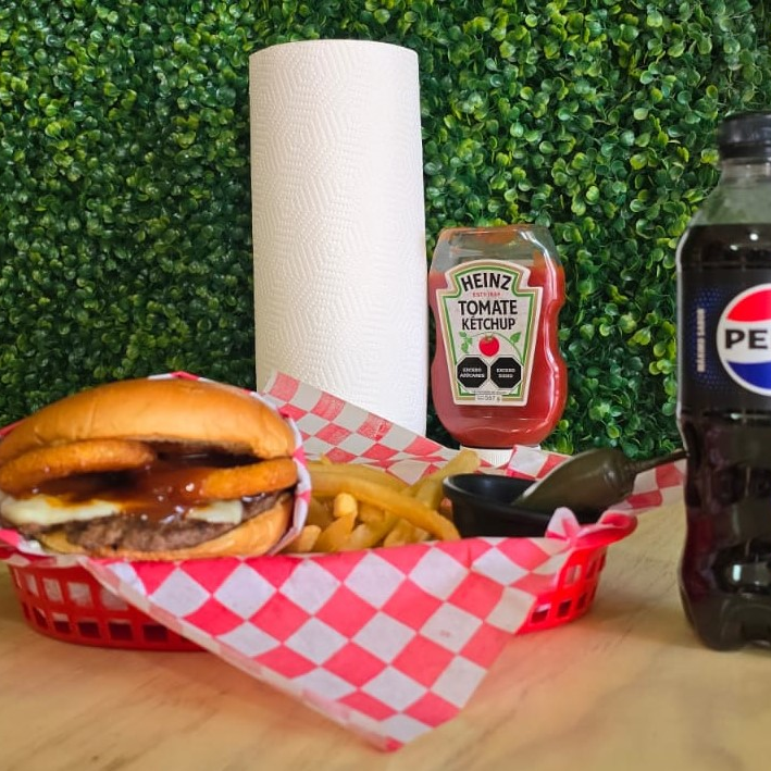 Hamburguesa BBQ, Papas o Aros y Bebida