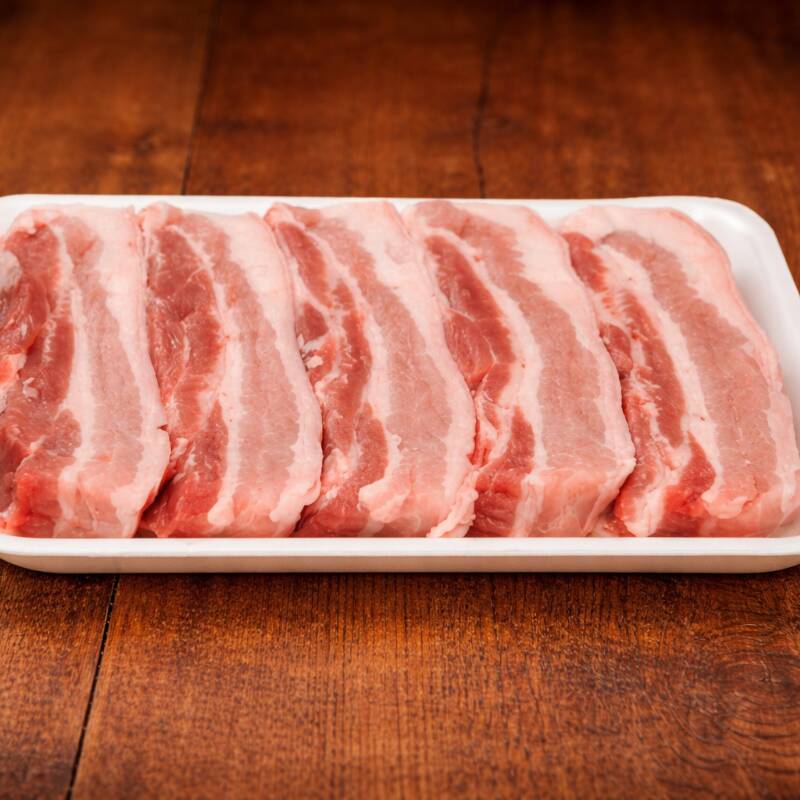 Porção a partir de 200g - “Toucinho barriga crocante – peça já!” - Cortada em tiras.