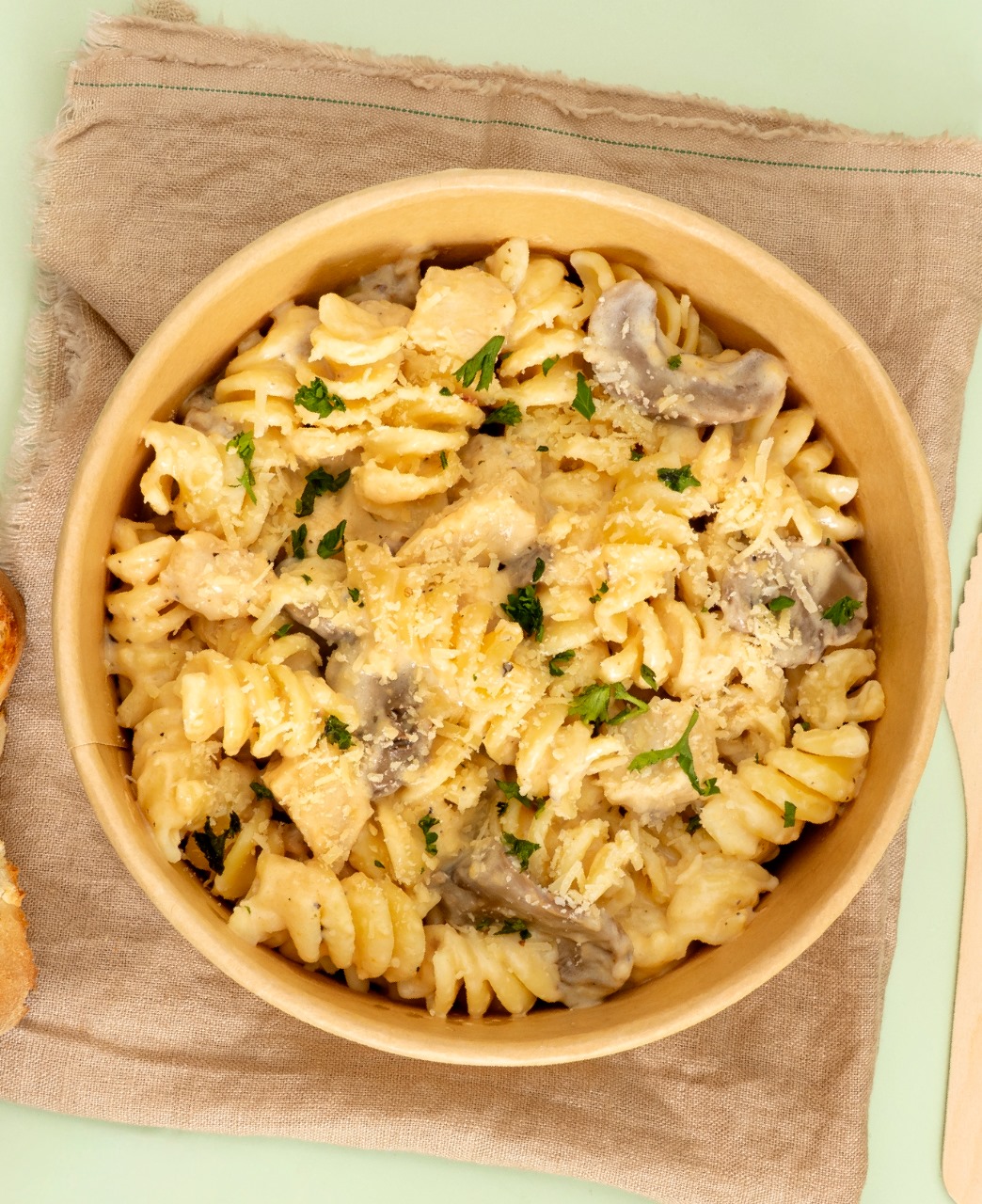 Fusilli con Pollo y ChampiñoneS