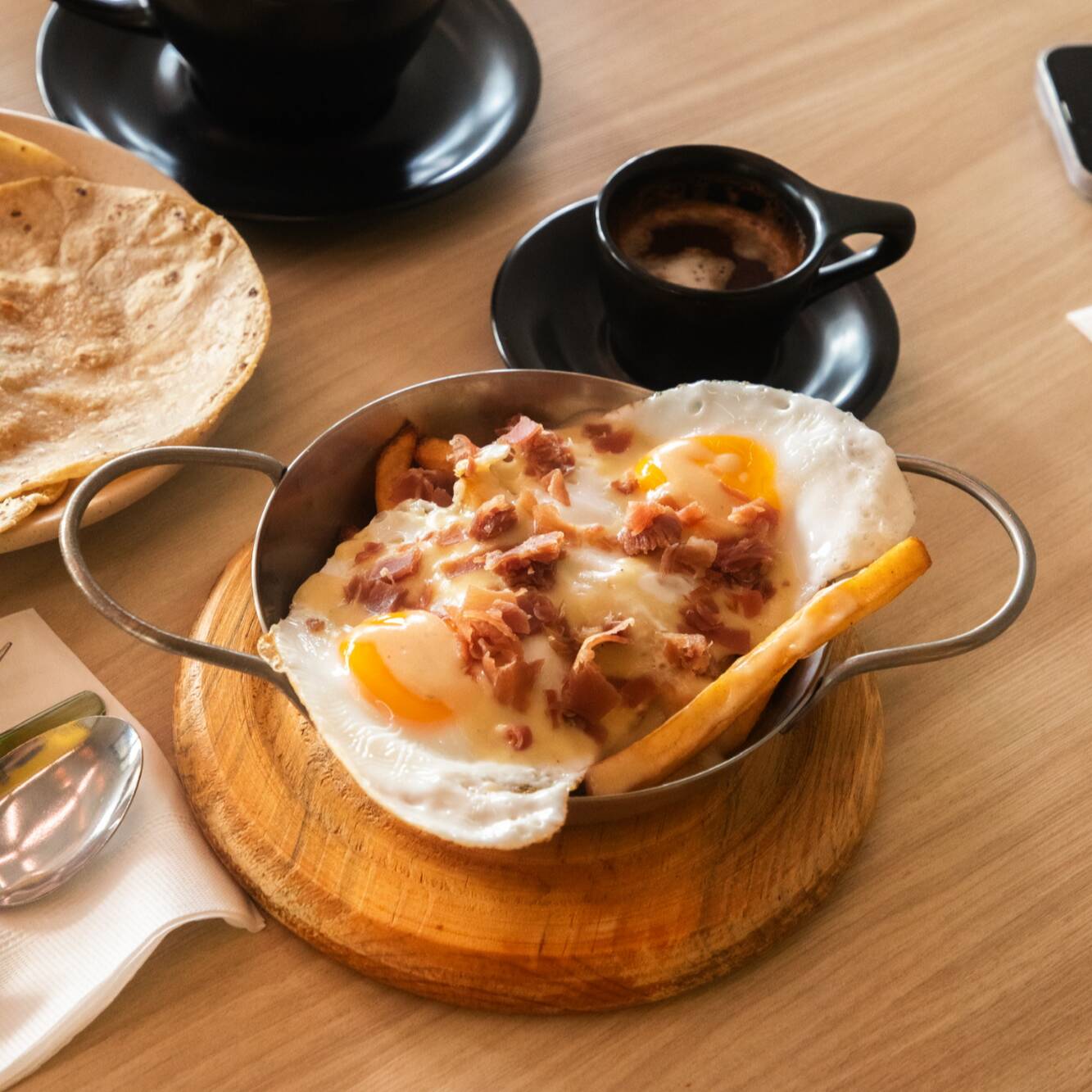 HUEVOS ROTOS