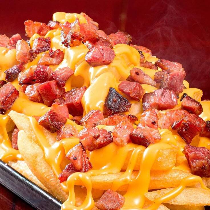 Batata com cheddar e bacon crocante!