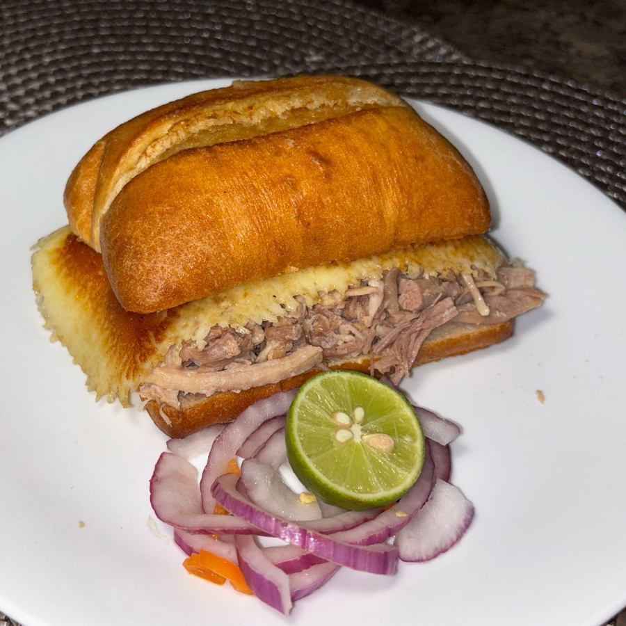 TORTA DE LECHON ENCHILADO
