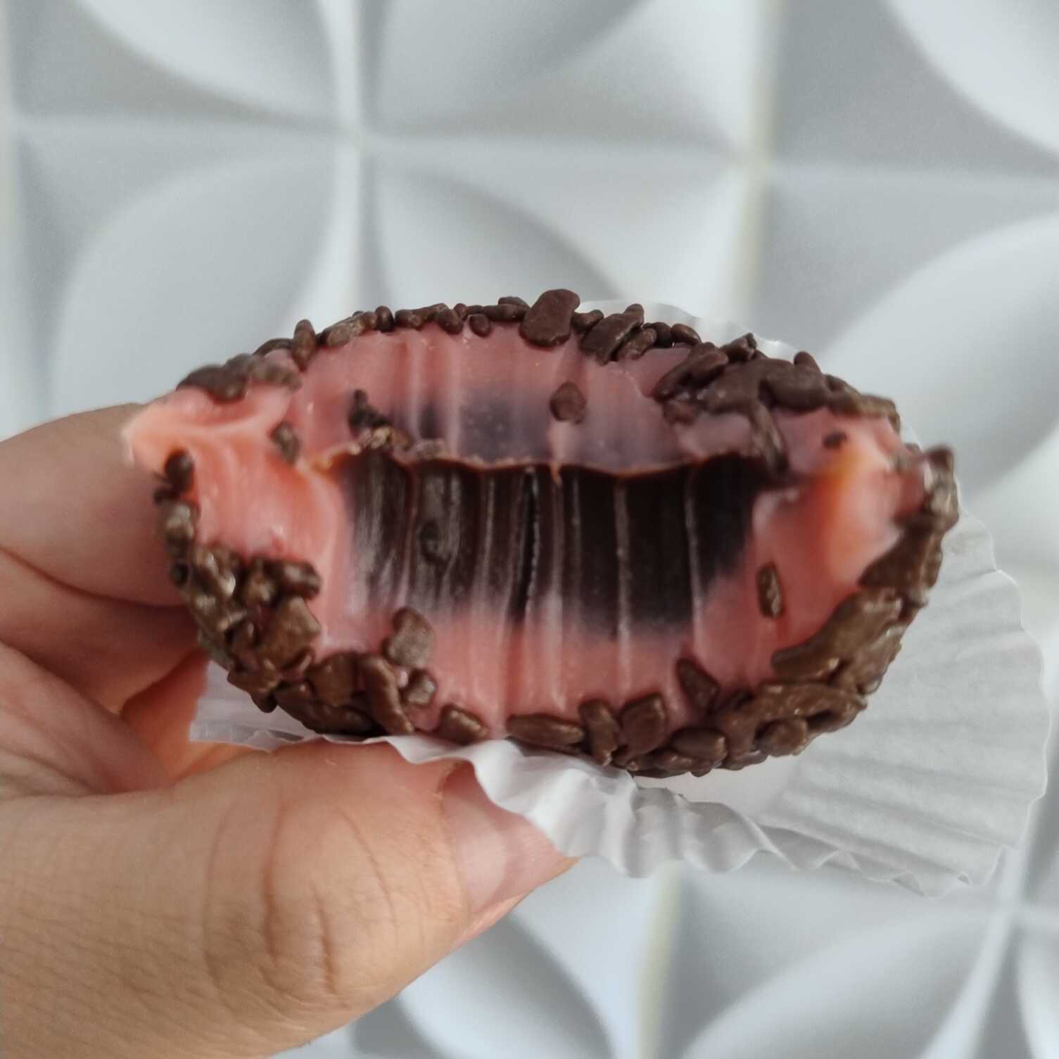 Brigadeirão: Brigadeiro de Nesquik recheado com brigadeiro meio amargo, doce na medida certa.