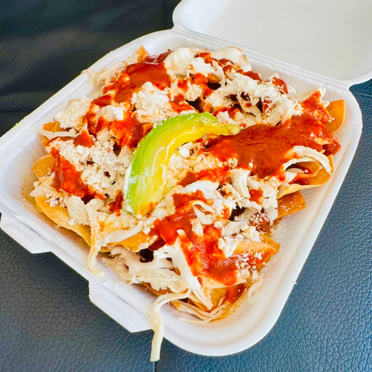 Chuilaquiles Rojos con Pollo Individual