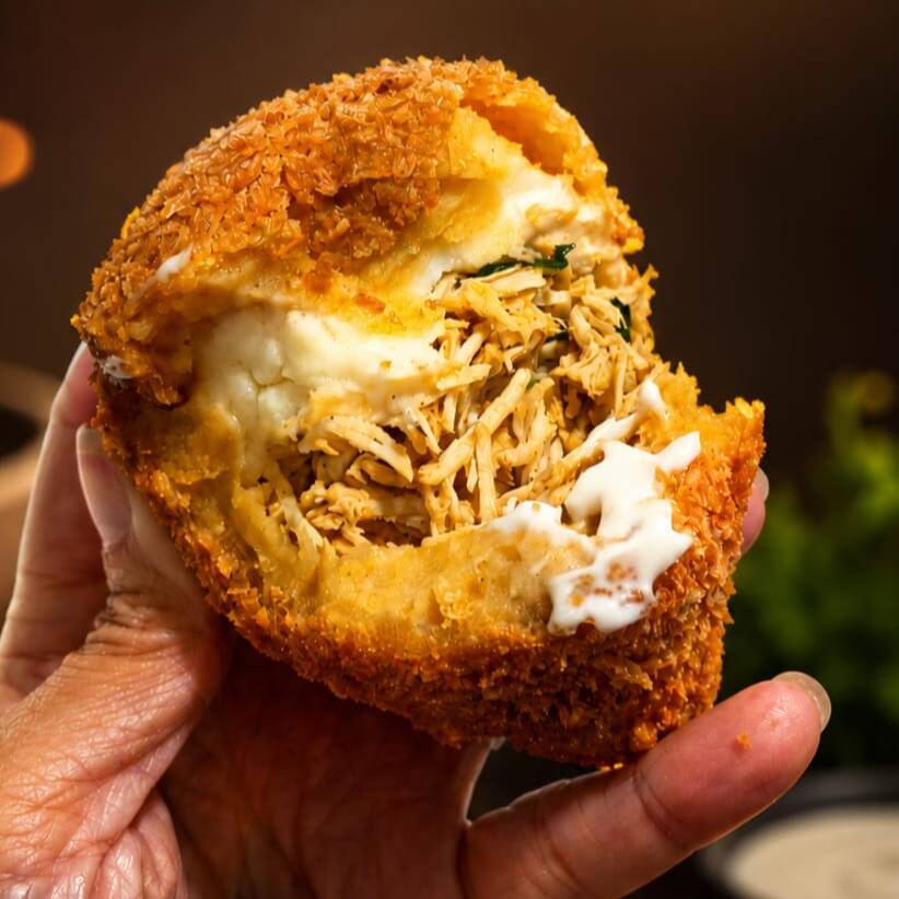 Super coxinha de frango com catupiry