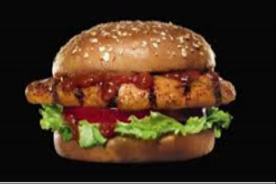 HAMBURGUESA POLLO EN SALSA BBQ C PAPAS