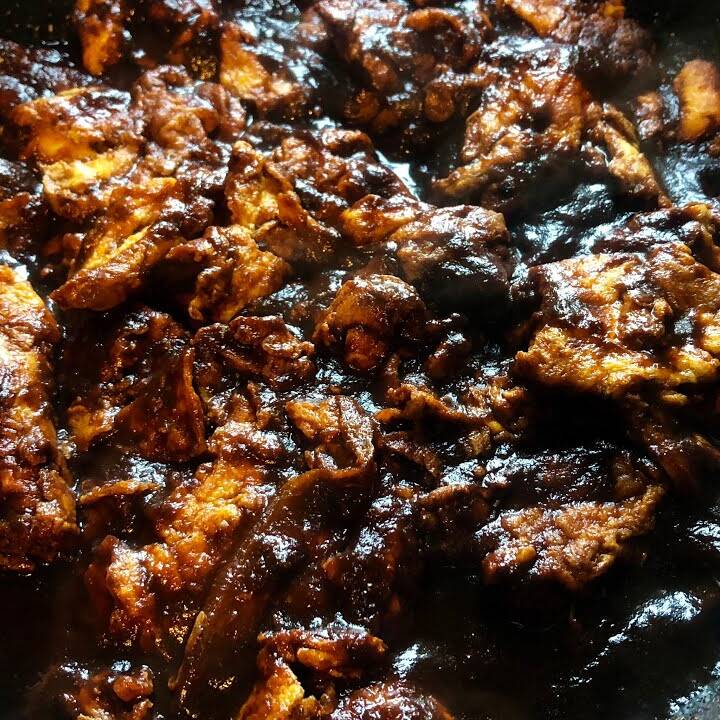 Huevo en Salsa Pasilla