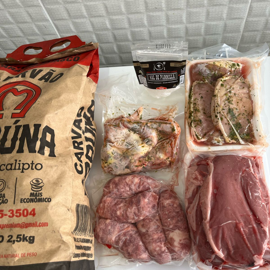 800G DE CONTRA FILÉ COMUM 500G DE ASA TEMPERADO 500G DE LINGUIÇA PERNIL 500G LOMBO SUINO TEMPERADO 1 CARVÃO 2,5 SAL DE PARRILLA