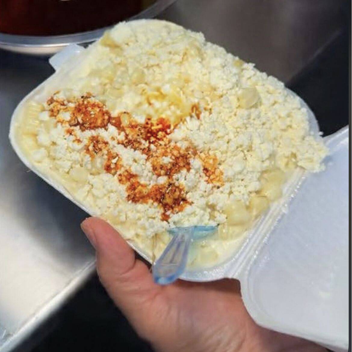 Elote con crema y queso