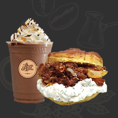 Frappé Chico + Bisquet Salado