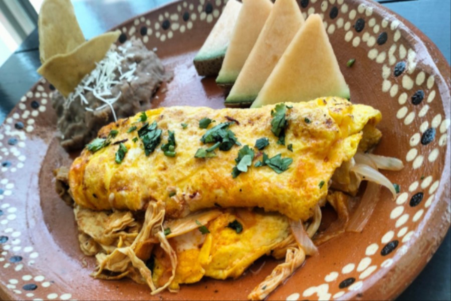 OMELETTE CON GUISADO
