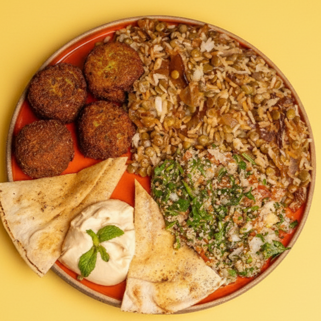 Falafel Vegano acompanhado de:
Tabule
Arroz com lentilha
Hommus tahine
Torradinha temperada