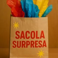 Seleção Especial de Salgados! Uma seleção deliciosa já montada especialmente pra você! Itens sortidos como folhado, croissant salgado, pão de queijo, catarina ou baguete recheada – tudo escolhido com carinho para surpreender seu paladar! Sem direito de escolha, mas com muito sabor e economia! Até 8 delícias salgadas por apenas R$45,00! Variedade, praticidade e sabor num só pacote! Ideal par