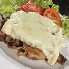 CARNE BOVINA, QUEIJO, TOMATE ALFACE E BACON